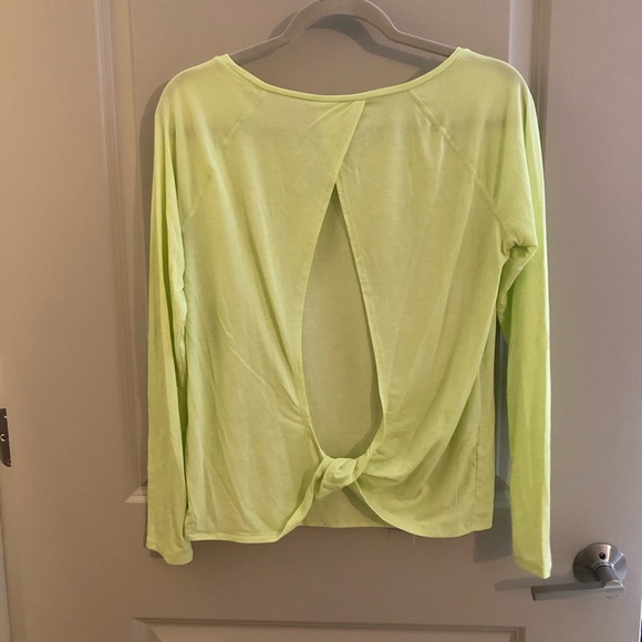 Bright green activewear top - Picture 3 of 3
